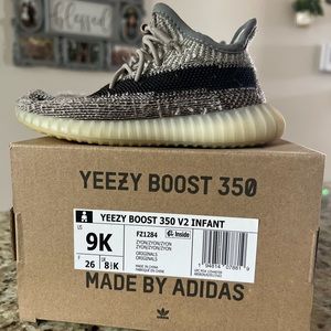 Toddler Yeezys size 9